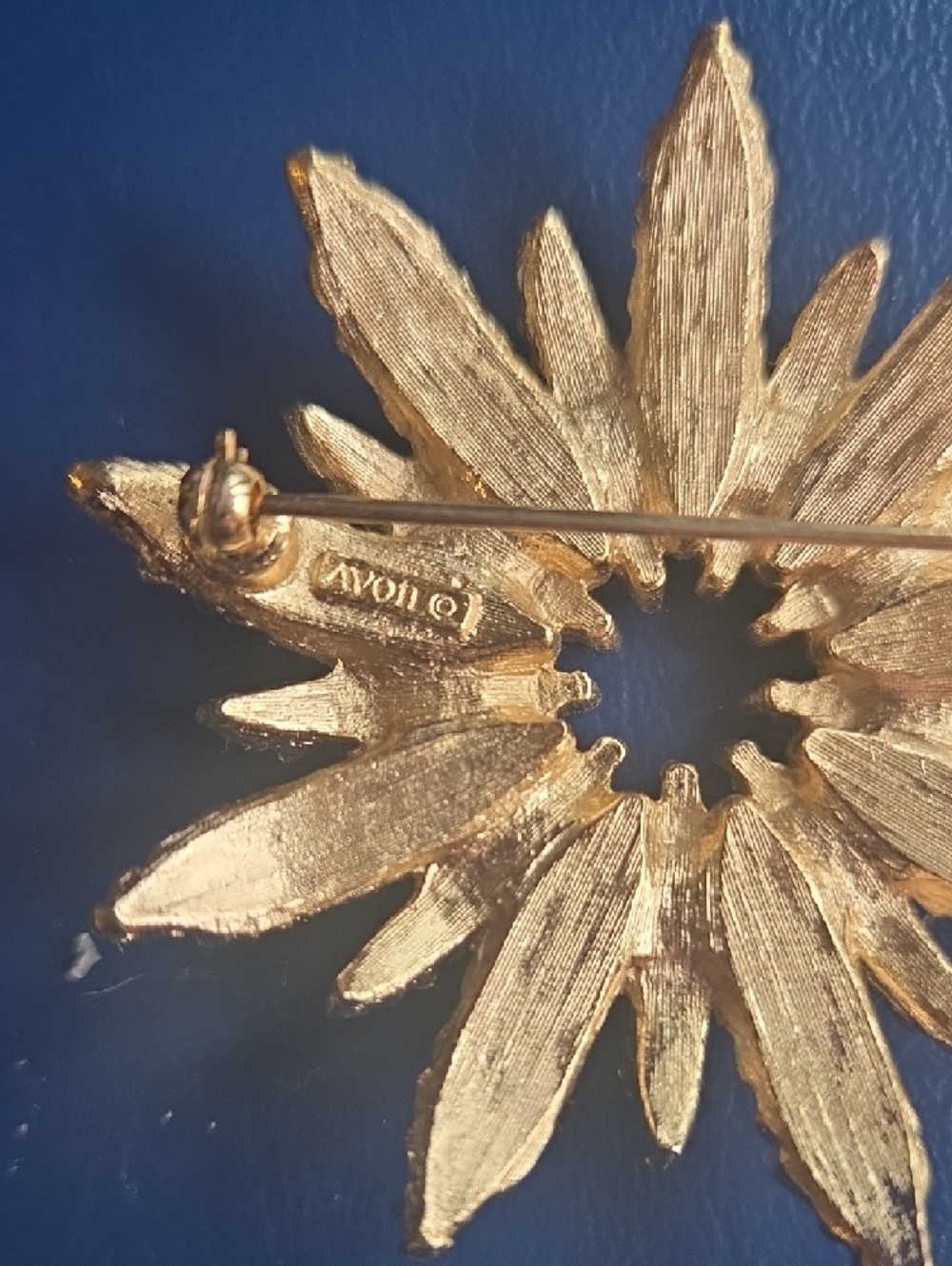 Avon Brooch - Picture 4 of 4